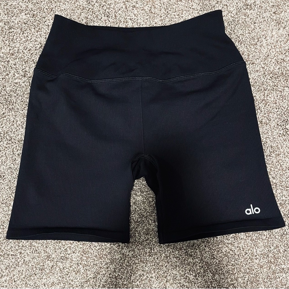 ALO Yoga Women's Classic Black Bike Shorts 5”